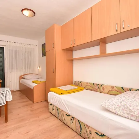 Apartament Vjeko *